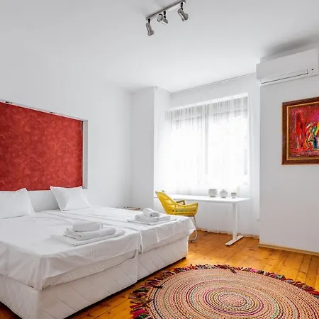 Elegant & Spacious In The Heart Of 소피아