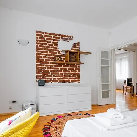 아파트 Elegant & Spacious In The Heart Of *