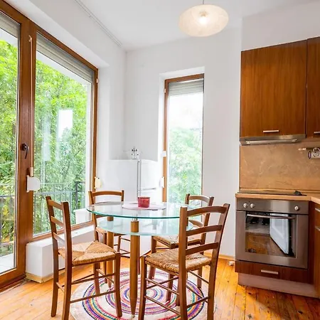 아파트 Elegant & Spacious In The Heart Of