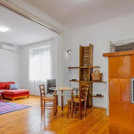 Elegant & Spacious In The Heart Of
