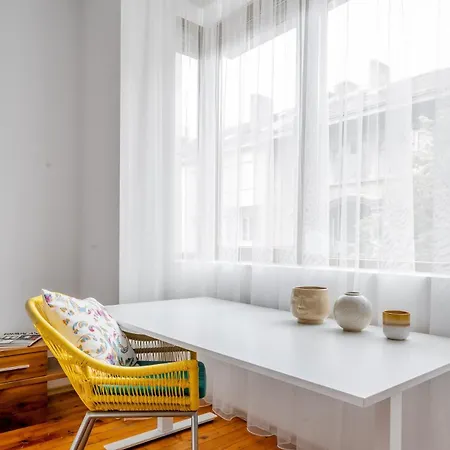 Elegant & Spacious In The Heart Of 아파트 *